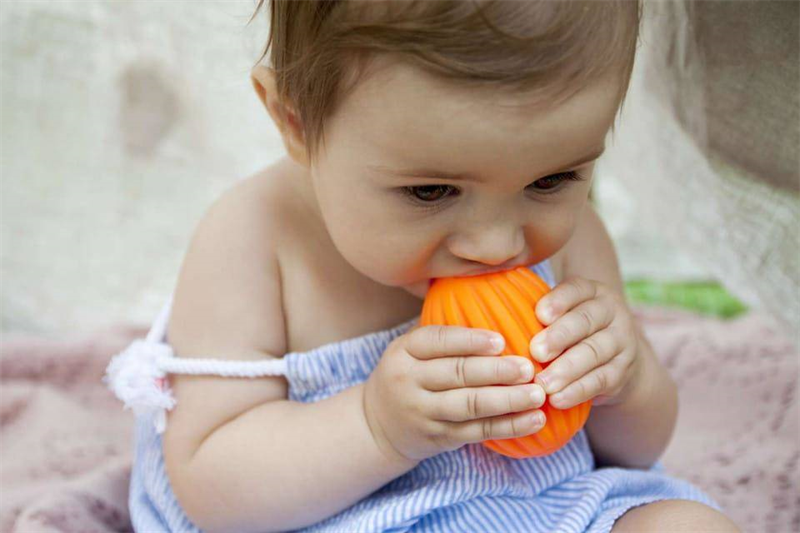 Pileczki-sensoryczne-5-szt-Pudelko-Moms-Care-3