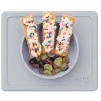 Pierwsze Naczynia Silikonowe, EZPZ - Silikonowa Miseczka z Podkładką 2w1 PASTELOWA SZAROŚĆ